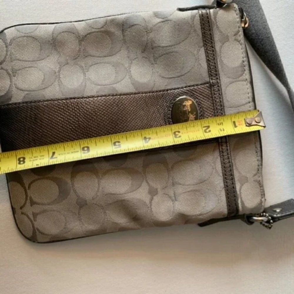Coach Metallic Sutton Signature Swingpack - Picture 4 of 7